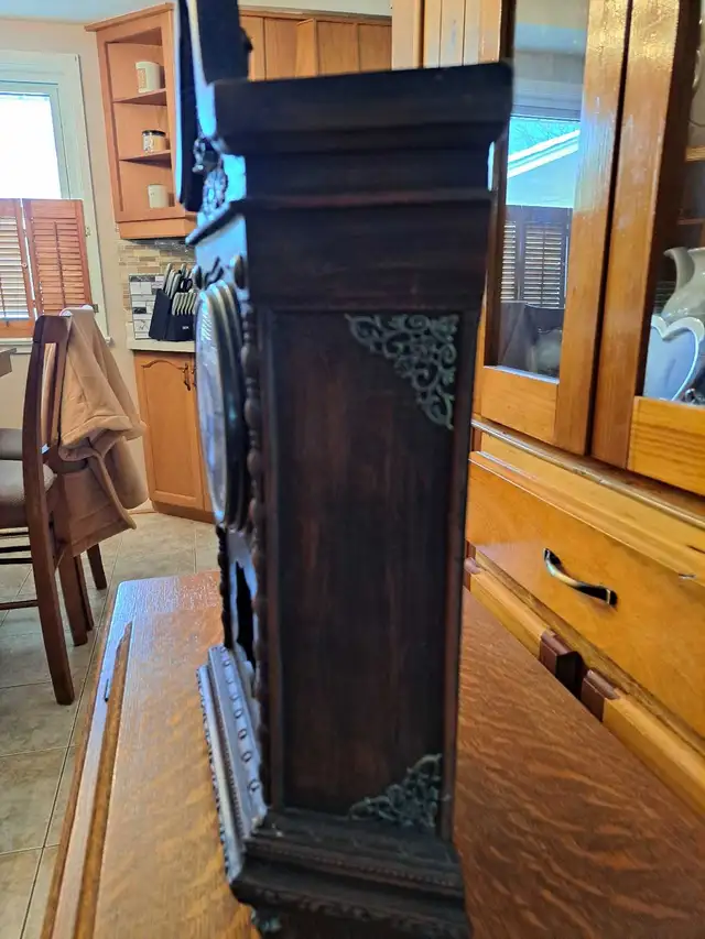 wooden table clock  in Home Décor & Accents in London - Image 3