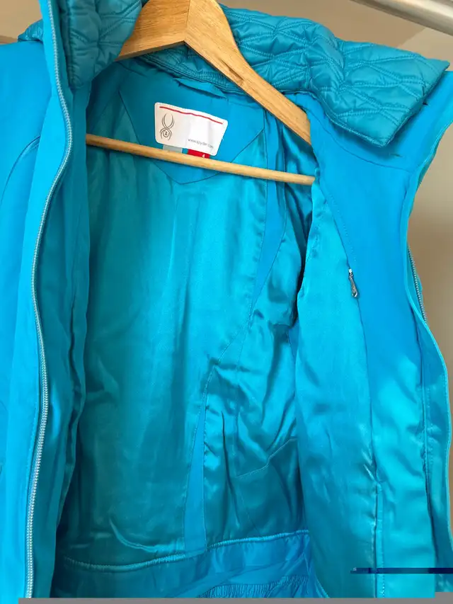 Spyder ski Jacket in Women's - Tops & Outerwear in Markham / York Region - Image 5