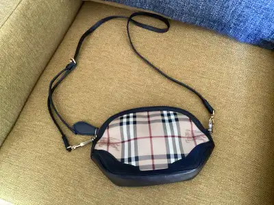 Très beau sac Burberry authetique, View more