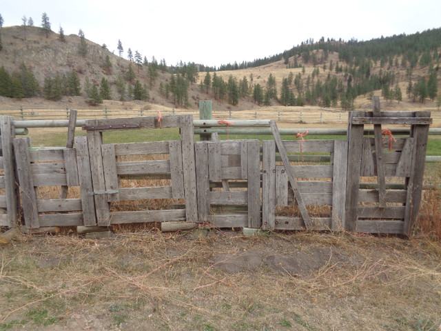 Handmade Authentic Ranch Wooden Barn Gates in Outdoor Décor in Penticton - Image 3