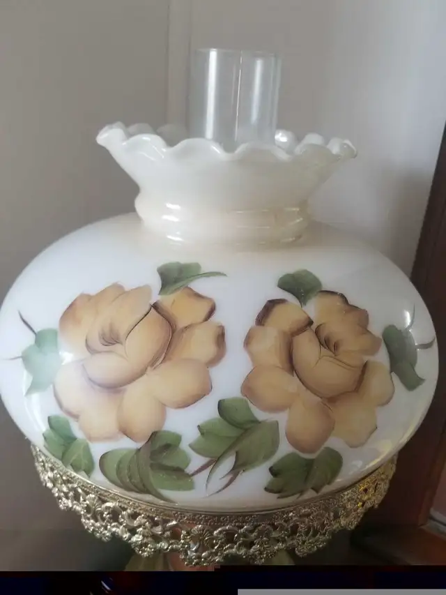 Antique table lamp in Indoor Lighting & Fans in Markham / York Region - Image 3