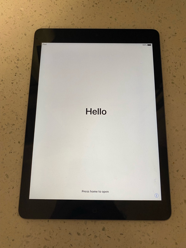 Apple ipad in iPads & Tablets in Oshawa / Durham Region