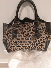 Beautiful MK purse 