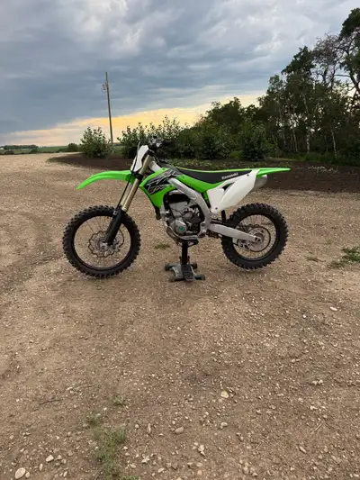 2019/ Kawasaki KX450F Clean bike no issues Maintained well Low hours Enduro engineering skid plate E...
