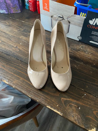 Lad size 7.5 heels 