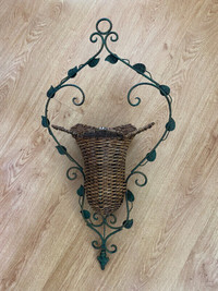 EUC Wicker Metal Hanging Plant Holder with Flower Shape Wicker