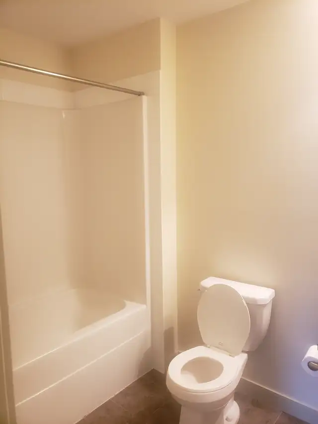 Fully Furnished 2 Bed, 2 Bath Top-Floor Condo – Only