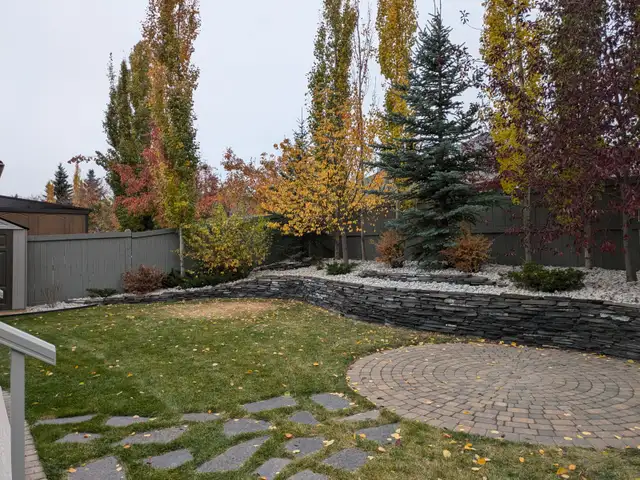 LANDSCAPING AND FENCE in Lawn, Tree Maintenance & Eavestrough in Edmonton - Image 8
