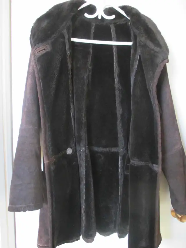 Women’s Vintage Brown Leather Suede Jacket Size Medium in Women's - Tops & Outerwear in City of Toronto - Image 5