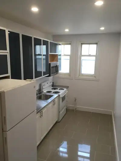 3 1/2. Metro Snowdon‍♂️8 min Côté des Neiges / NDG * $1275. 1 chambre *Metro Villa Maria. 8 min ‍♀️...