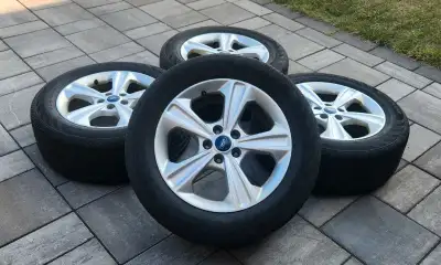 Tires size 235/55 R17 99H Wheels size 17x7.5 ET52.5 Center Bore (DIA): 63.4 mm PCD: 5x108 offset ET...