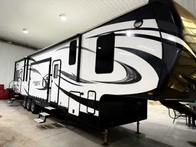 This spacious 2017 Jayco Seismic 400 Wave Toyhauler checks all the boxes! Open to offers. - Triple A...