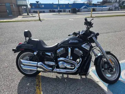2006 Night Rod has newer rear tire and brakes, upgrades tab performance tips, daymaker headlight, pa...