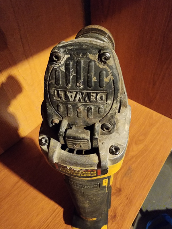 DEWALT 20V MAX XR Lithium-Ion Cordless Brushless 4-1/2" Grinder in Power Tools in Windsor Region - Image 4