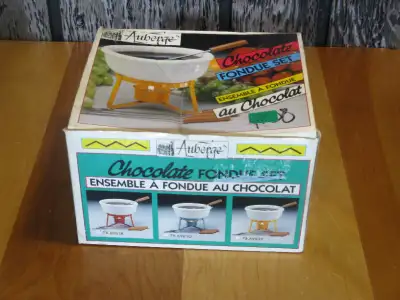 Ensemble à fondue au chocolat., View more