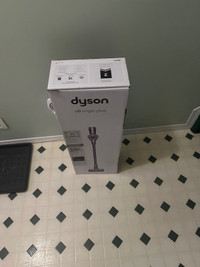 Dyson V8 Origin Brand New in Box
