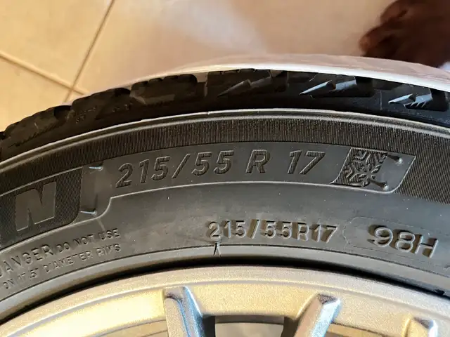 17" Alloy wheel w/ winter tyres in Tires & Rims in Hamilton - Image 4