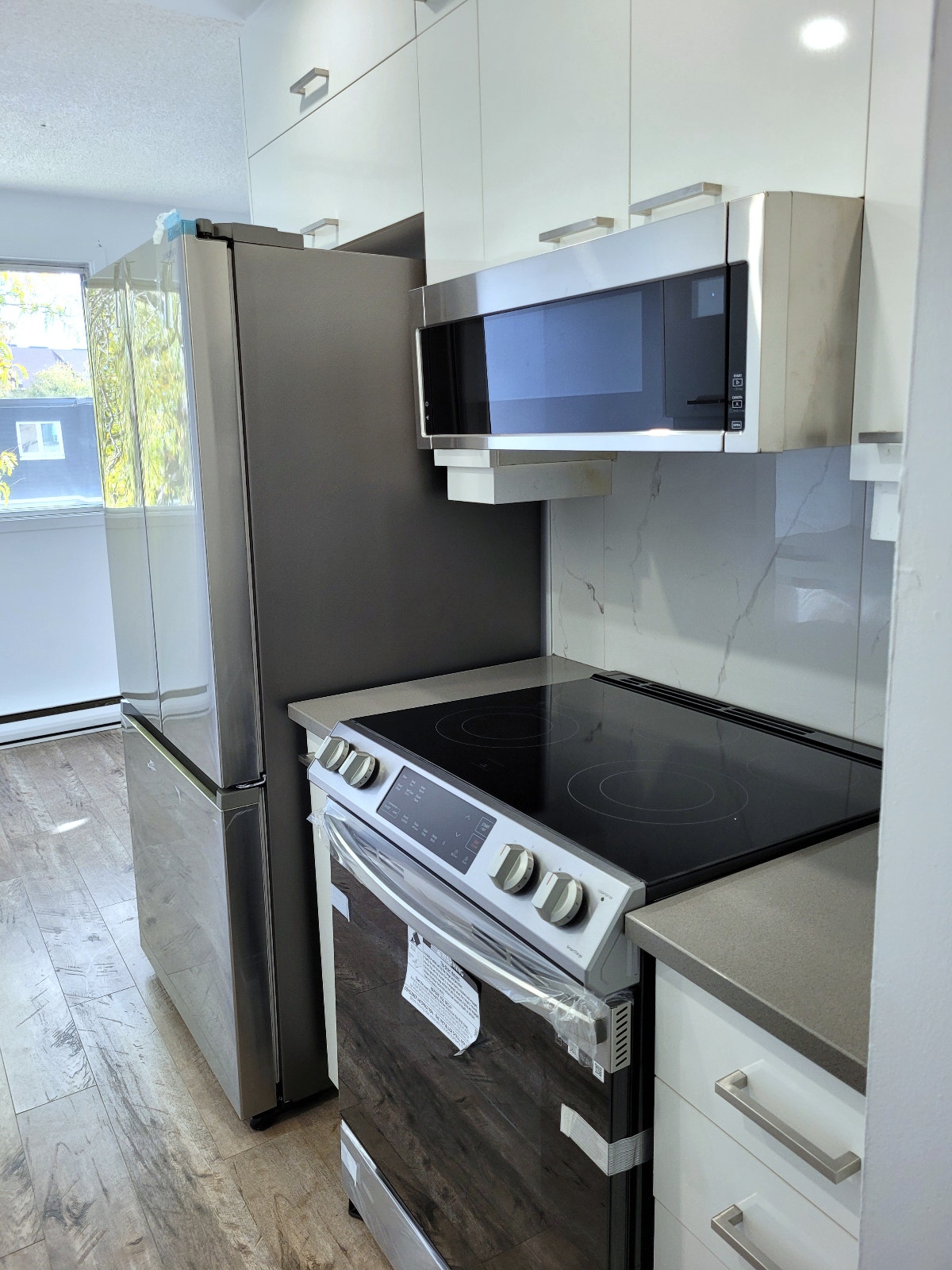 beau 4 1/2 rénové style condo 6 électros inclus — photo 1