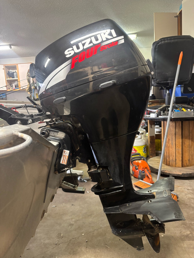 Suzuki 15 hp outboard in Powerboats & Motorboats in Strathcona County - Image 2