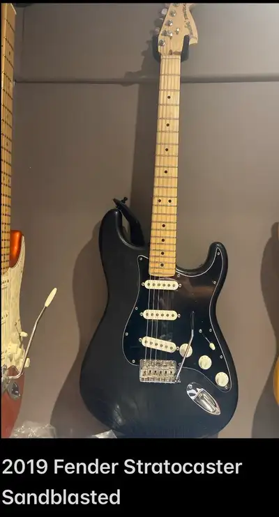 This 2019 Fender Stratocaster Sandblasted electric guitar features a unique textured finish, a comfo...