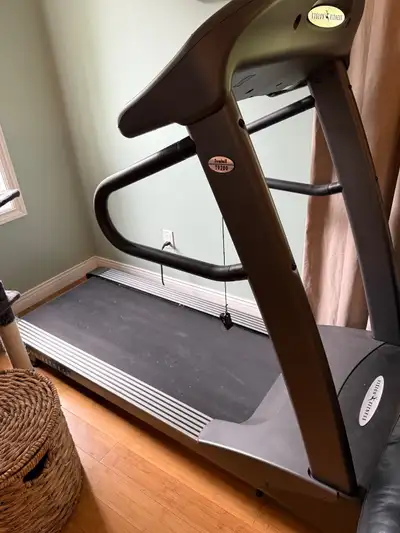 Vision fitness treadmill, T9200, multiple presettings, elevation adjustment, heart rate monitor, saf...