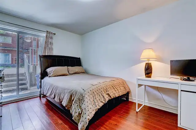 Oct 1st: 4.5-Bedroom Concrete Condo, Appliances Included, Ville-Marie