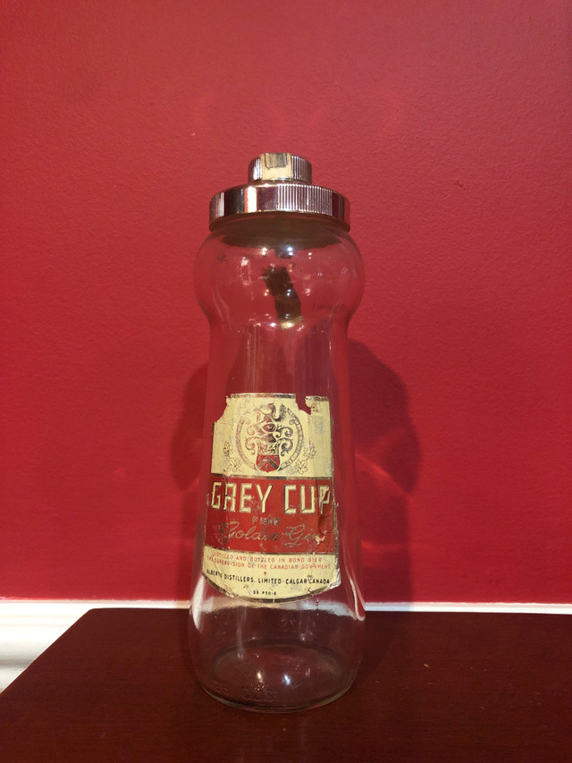 Vintage 1960s Alberta Distillers Grey Cup Fine Golden Gin Bottle in Arts & Collectibles in City of Toronto