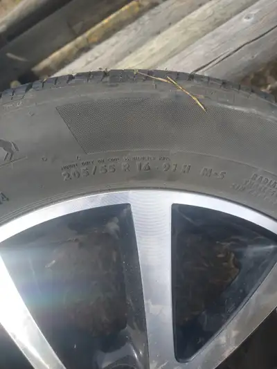16" rims 205/55R 16 91 H 300$ obo