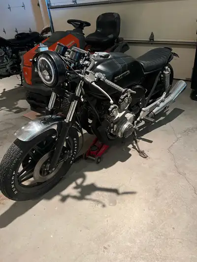 The Honda Super Sport is air-cooled 749cc 5 speed transmission. Starts and runs great, however overh...