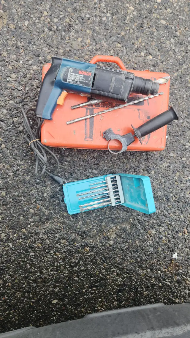 bosch bulldog hammer drill case bits 115 volt 110$ in Power Tools in Calgary - Image 2