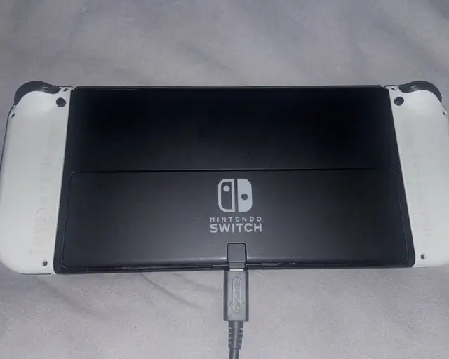 Nintendo Switch Oled in Nintendo Switch in Québec City - Image 3