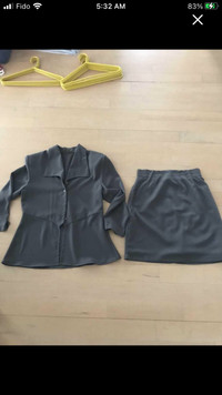 Women’s skirt suit size 8P - Costume jupe pour femmes 8P