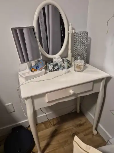 Coiffeuse , View more