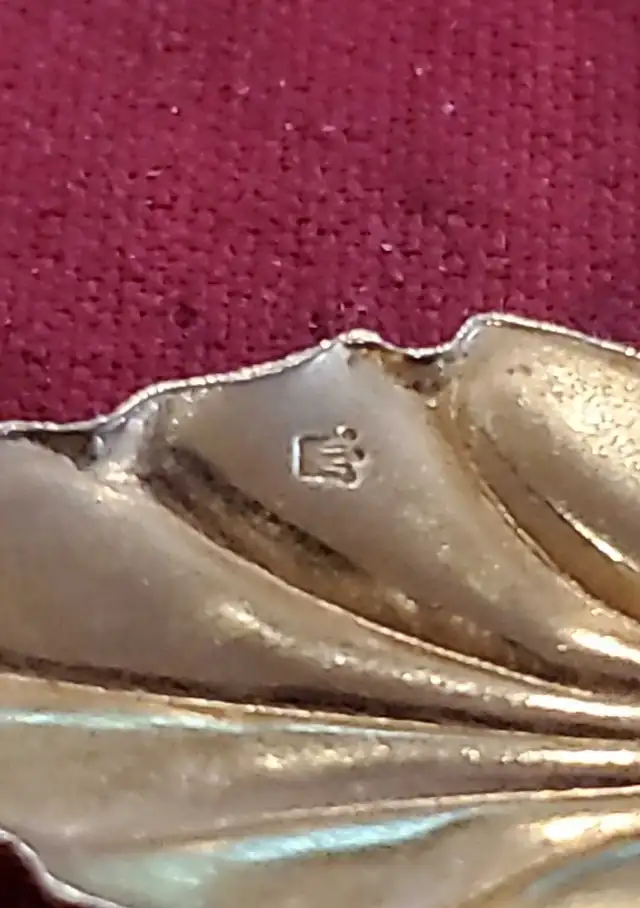 Crown Pendant Gold Tone in Jewellery & Watches in London - Image 3