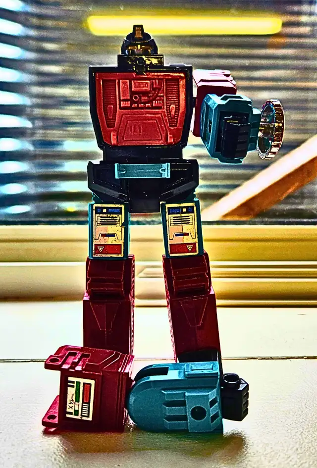 1985 Transformers G1 Perceptor Hasbro Vintage Parts & Repair in Arts & Collectibles in Grand Bend - Image 2