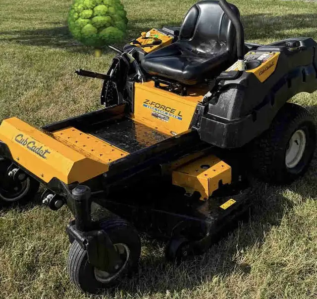 TONDEUSE  Club Cadet in Lawnmowers & Leaf Blowers in Laurentides - Image 2