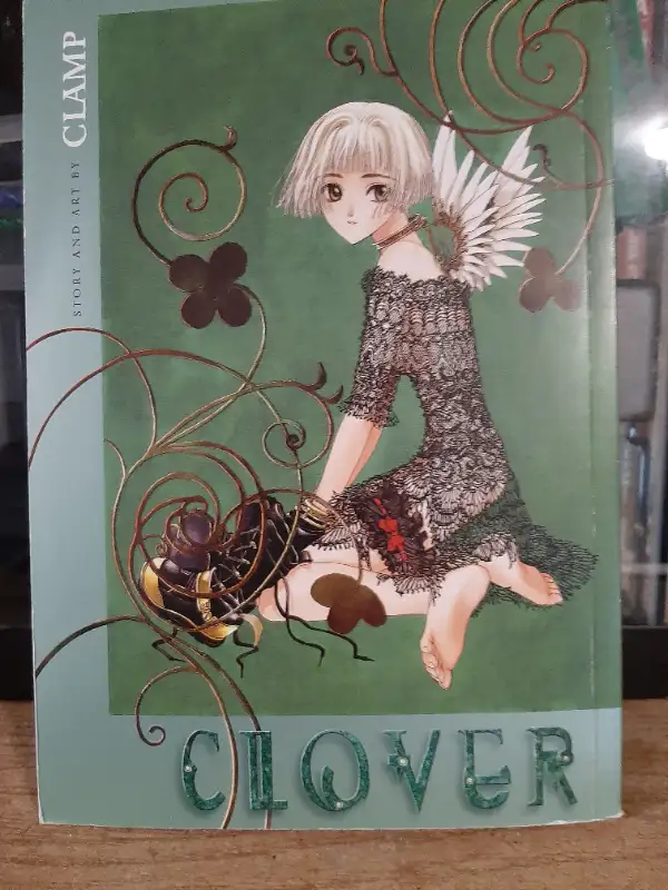 Clover Omnibus Edition Paperback. in Fiction in Oakville / Halton Region - Image 2