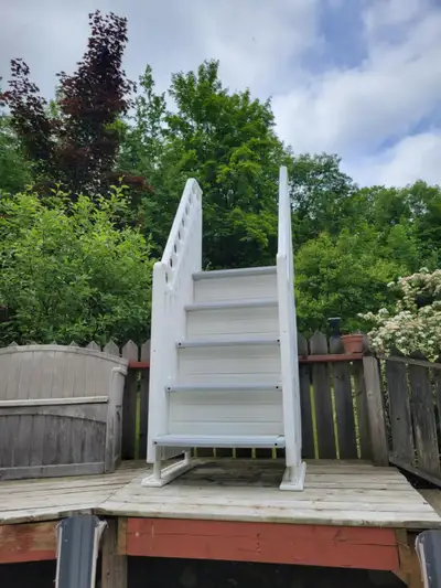 Easily climb in and out of your above-ground pool with these heavy duty pool steps . These 5-step po...