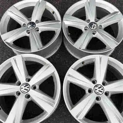Four mags VW17 inches for sales in very good condition (negotiable)