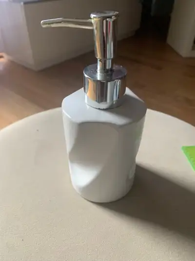 Soap dispenser / lotion dispenser , View more