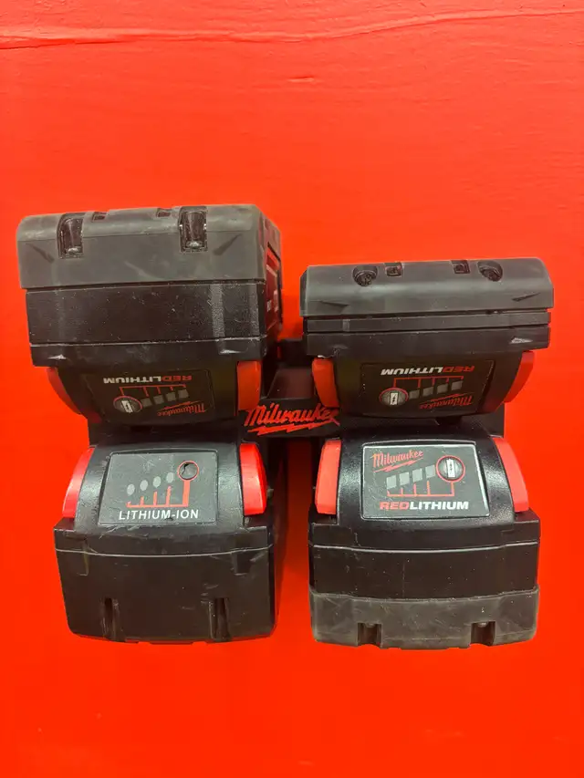 Milwaukee M18 Battery Wall Mount 4/6 Batteries Optional Packout in Power Tools in Markham / York Region - Image 3
