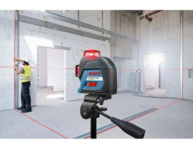 Bosch 200 ft. 360-Degree Three-Plane Self Leveling Laser Level in Power Tools in City of Toronto - Image 8