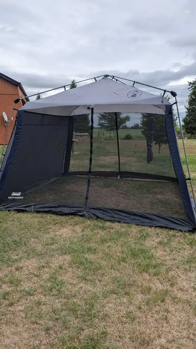 Coleman 11x11 screen tent with privacy walls  in Fishing, Camping & Outdoors in Ottawa - Image 3