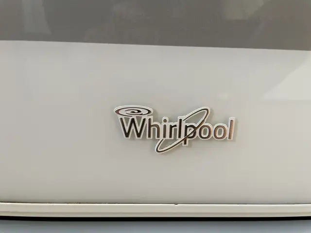 Cuisiniere Whirlpool Electric Range in Stoves, Ovens & Ranges in Laval / North Shore - Image 3