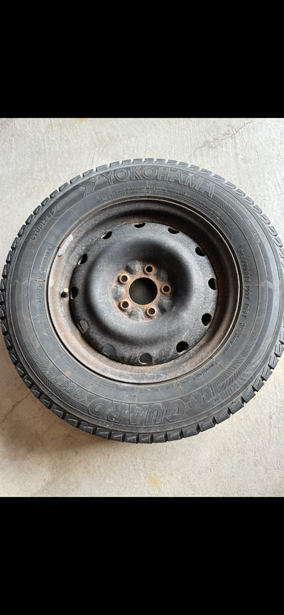 YOKOHAMA SNOW TIRES ON RIMS. MADE IN JAPAN. TIRE SIZE: 215/70R16 100T PRICE: $200 FOR THE SET OF 4....