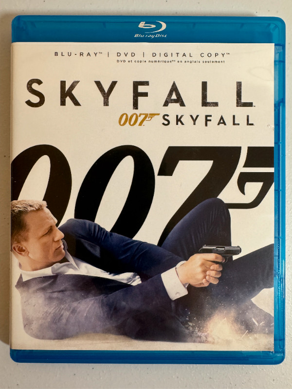2 James Bond movies Blu-rays dans CD, DVD et Blu-ray  à Ville de Montréal - Image 3