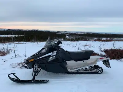 Motoneige 2018 de marque Artic Cat, modèle Lynx LT 2000, poignées chauffantes, reculons, moteur 2 cy...