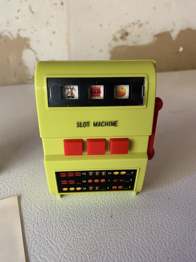 Vintage 1976 WACO Battery Operated Slot Machine in Arts & Collectibles in Oshawa / Durham Region - Image 2