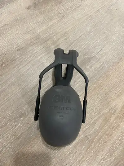 Selling a pair of 3M Peltor X5A Earmuffs. They're in great shape and ready for a new owner! Perfect...