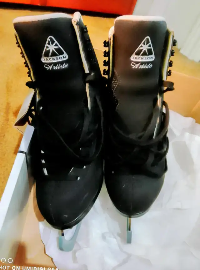 Jackson Artiste Figure Skates Boy's Size 6 in Skates & Blades in Windsor Region - Image 2